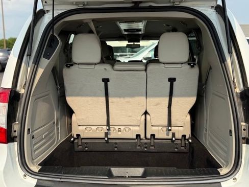 Used 2015 Chrysler Town & Country Limited FWD image 21