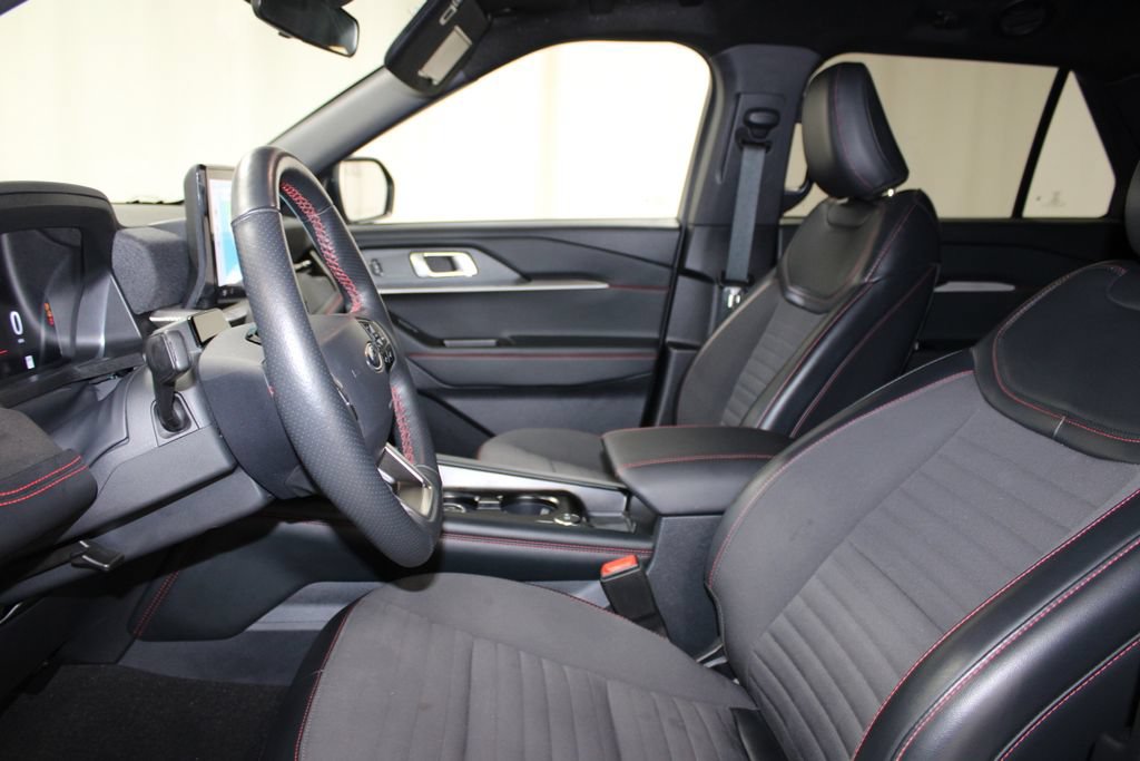 Used 2025 Ford Explorer ST-Line AWD/4WD image 12