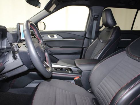 Used 2025 Ford Explorer ST-Line AWD/4WD image 12