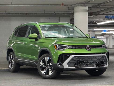 New 2025 Volkswagen Taos SE AWD/4WD image 2