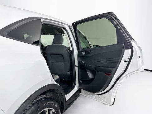 Used 2022 Ford Escape SE w/ SE Sport Appearance Package image 29