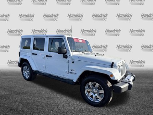 Used 2017 Jeep Wrangler Unlimited Sahara w/ Connectivity Group AWD/4WD image 8