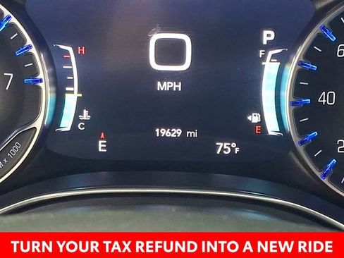 Used 2025 Chrysler Pacifica Limited image 23