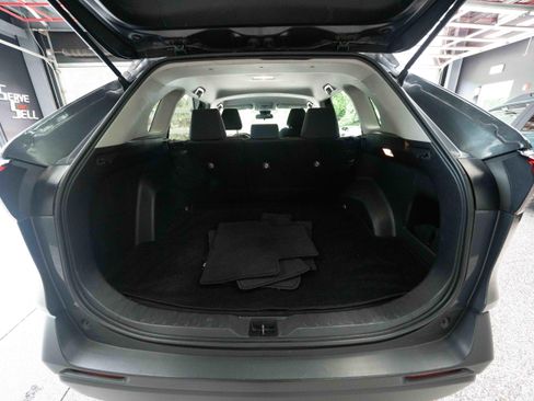Used 2019 Toyota RAV4 LE w/ Carpet Mat Package FWD image 28