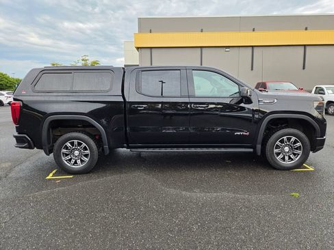 Used 2024 GMC Sierra 1500 AT4 w/ Technology Package AWD/4WD image 8