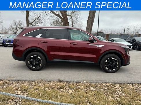 New 2025 Kia Sorento S image 4