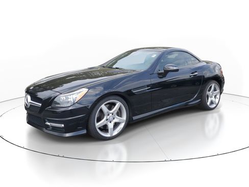 Used 2016 Mercedes-Benz SLK 300 image 3