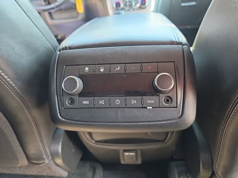 Used 2014 GMC Acadia SLT image 25