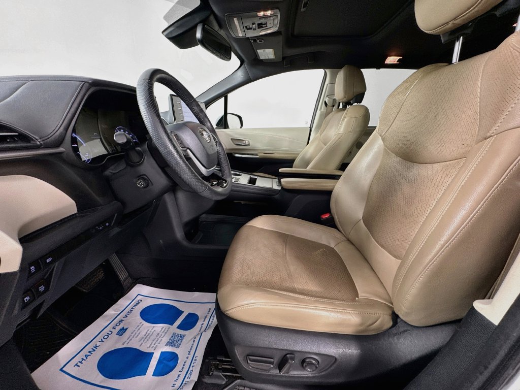 Used 2022 Toyota Sienna Limited FWD image 26