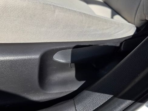 Used 2022 Toyota Corolla LE FWD image 17