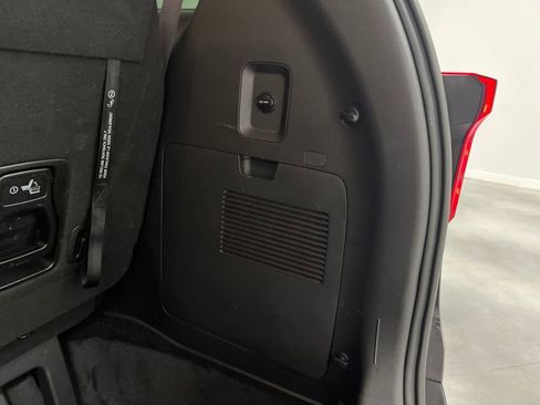 Used 2025 Kia Carnival FWD image 42