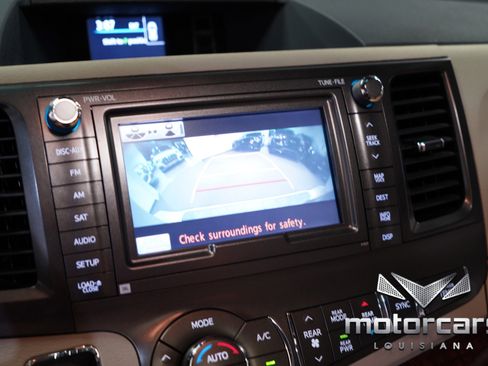 Used 2011 Toyota Sienna Limited w/ Premium Pkg FWD image 31