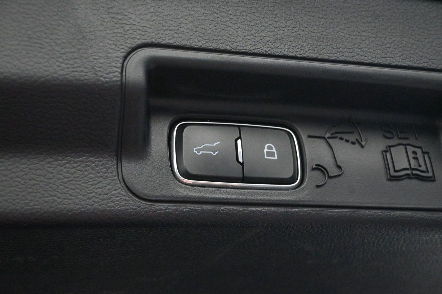 Used 2025 Ford Explorer ST-Line w/ Premium Package RWD image 10