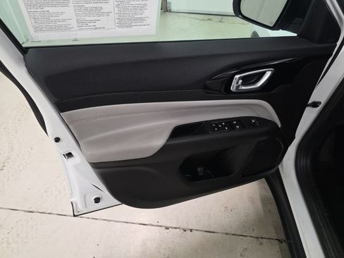 Used 2025 Jeep Compass Limited AWD/4WD image 11