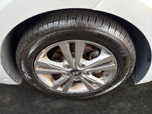 Used 2018 Hyundai Elantra Value Edition FWD image 39
