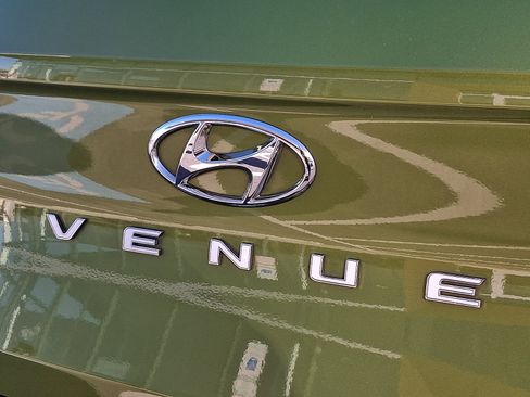 Used 2022 Hyundai Venue SEL image 30