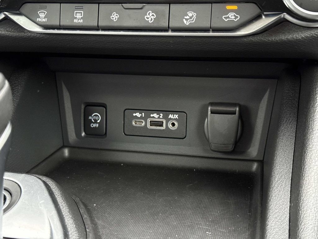 Used 2025 Nissan Sentra SR FWD image 7
