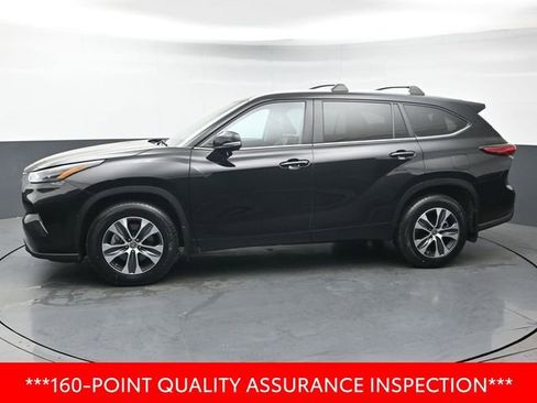 Used 2023 Toyota Highlander XLE AWD/4WD image 2