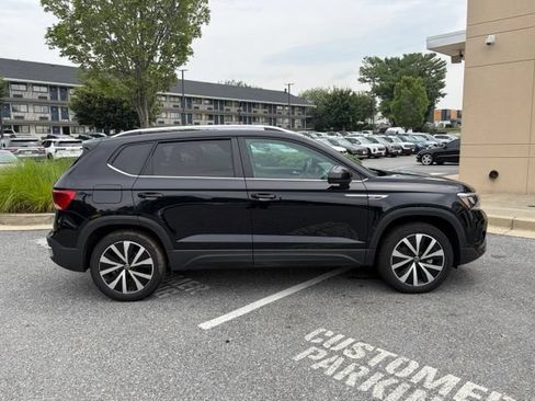 Used 2022 Volkswagen Taos SE FWD image 9