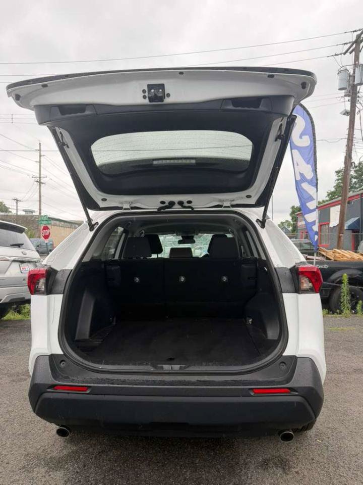 Used 2024 Toyota RAV4 LE AWD/4WD image 6