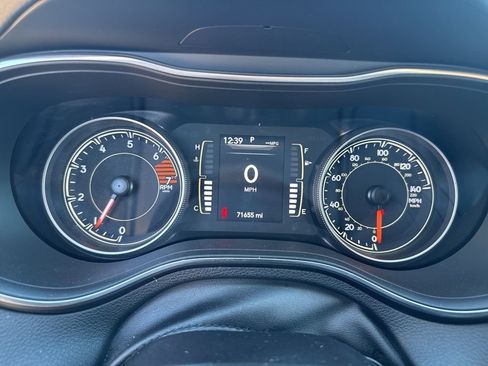 Used 2020 Jeep Cherokee Latitude Plus image 2