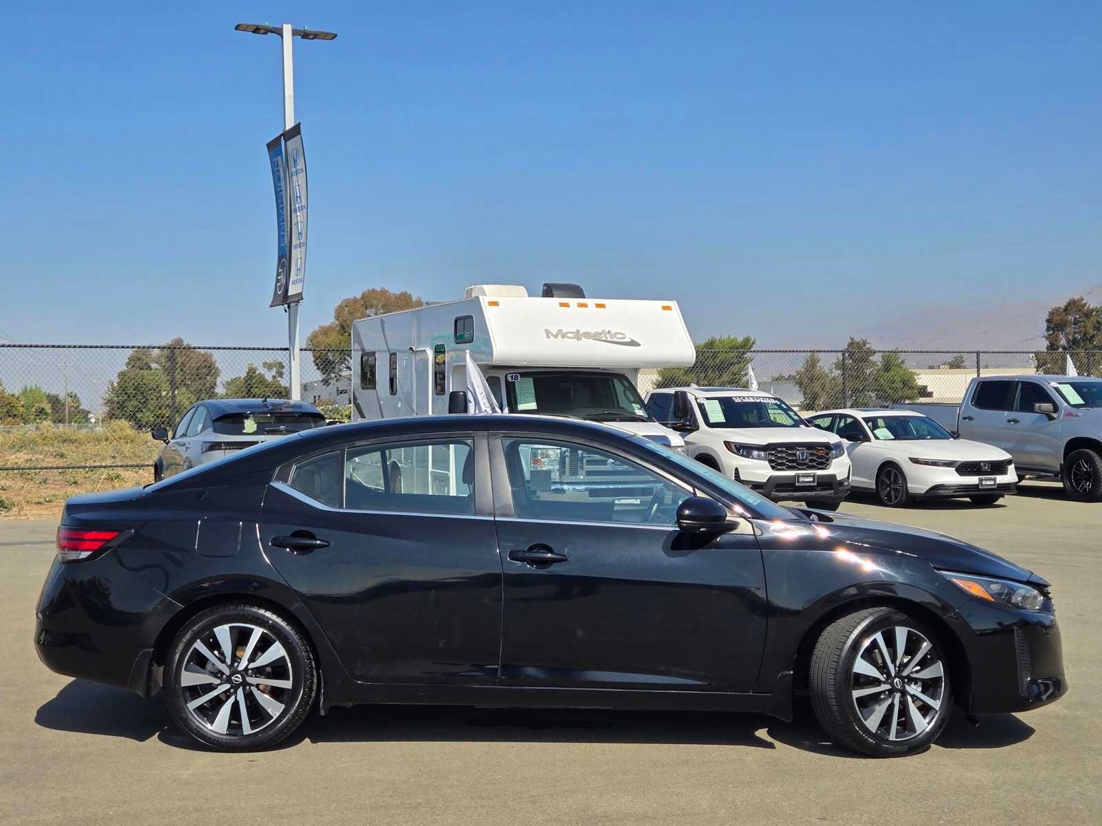 Used 2025 Nissan Sentra SV w/ SV Premium Package FWD image 8