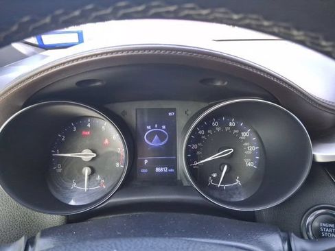 Used 2019 Toyota C-HR Limited FWD image 5