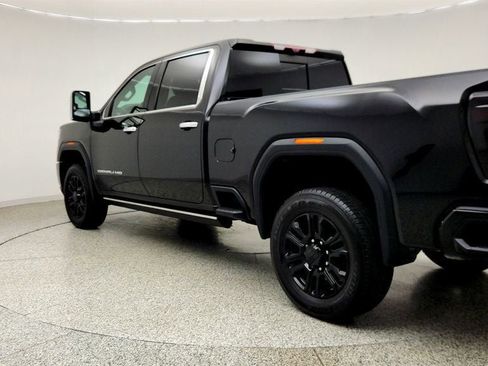 Used 2022 GMC Sierra 2500 Denali w/ Denali Black Diamond Edition AWD/4WD image 7
