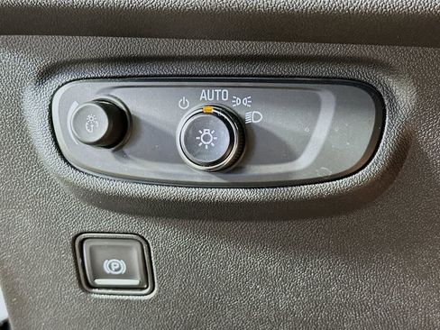 Used 2022 GMC Terrain SLE w/ Driver Convenience Package image 26