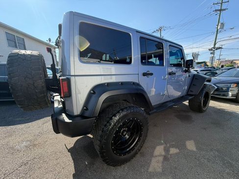 Used 2015 Jeep Wrangler Unlimited Rubicon w/ Connectivity Group AWD/4WD image 4