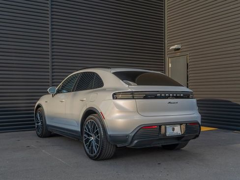 Used 2024 Porsche Macan 4 Electric image 3