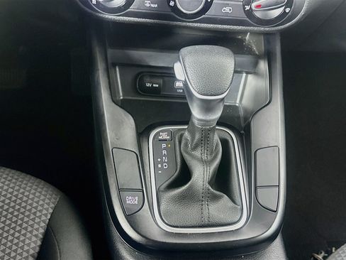 Used 2025 Kia Soul LX w/ LX Technology Package FWD image 24