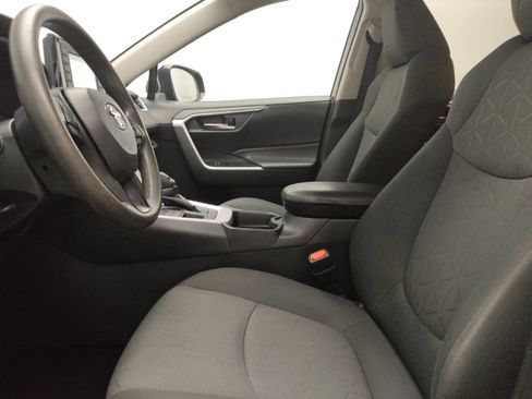 Used 2021 Toyota RAV4 XLE AWD/4WD image 17