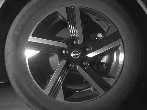 Used 2025 Nissan Sentra SV image 13