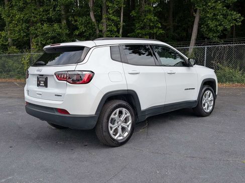 Used 2024 Jeep Compass Latitude AWD/4WD image 4