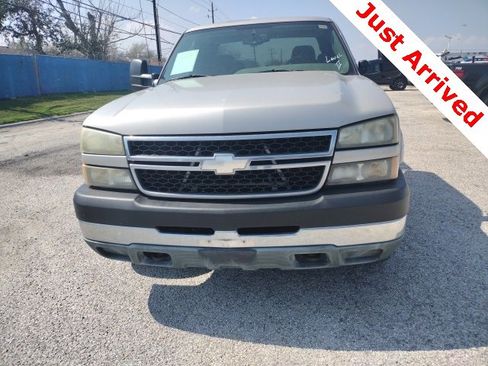 Used 2006 Chevrolet Silverado 2500 LT w/ Heavy-Duty Power Package image 3