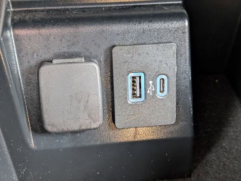 Certified 2022 Ford Explorer XLT w/ Equipment Group 202A image 22