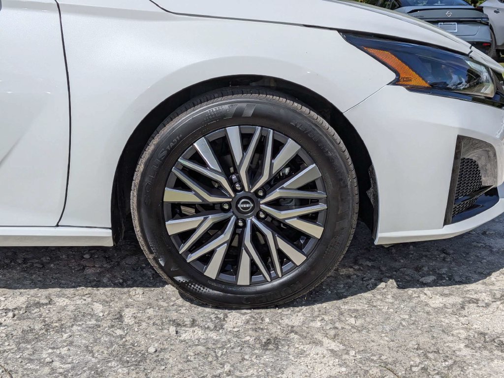 Used 2026 Nissan Altima 2.5 SV FWD image 11
