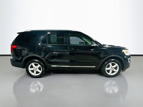 Used 2016 Ford Explorer XLT image 5