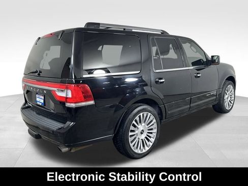 Used 2017 Lincoln Navigator Select image 10