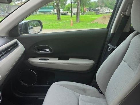 Used 2019 Honda HR-V EX image 11