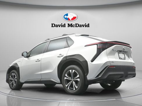 Used 2024 Toyota bZ4X XLE w/ Weather Package AWD/4WD image 28
