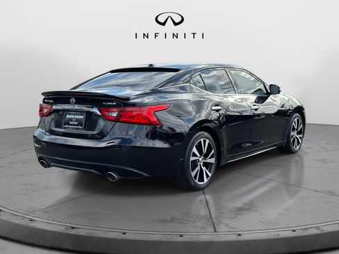 Used 2017 Nissan Maxima Platinum image 4