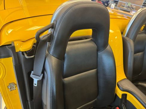 Used 2004 Chevrolet SSR w/ Preferred Equipment Group image 15