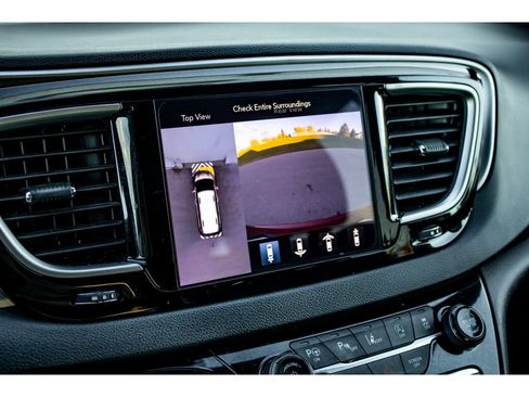 Used 2020 Chrysler Pacifica Touring-L w/ Advanced Safetytec Group image 38