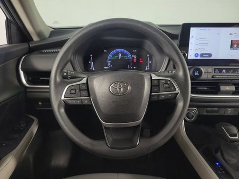 Used 2025 Toyota Grand Highlander FWD image 18