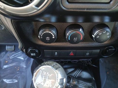 Used 2017 Jeep Wrangler Rubicon w/ Trailer Tow Group AWD/4WD image 16