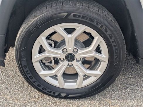 Used 2025 Jeep Compass Sport image 13