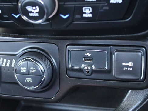 Used 2022 Jeep Renegade Trailhawk AWD/4WD image 25