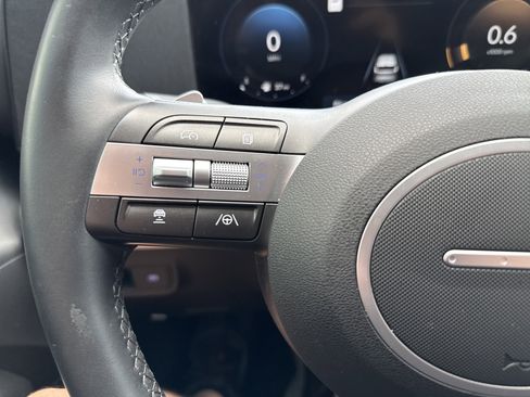 Used 2025 Hyundai Kona SEL image 18